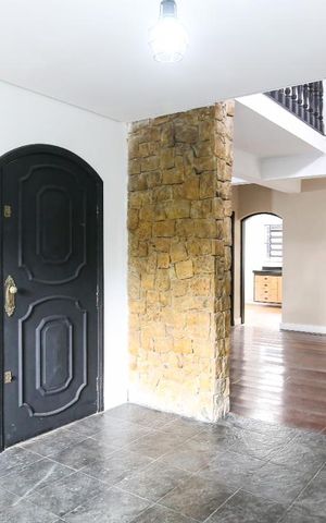 Casa para alugar com 256m², 3 quartos e 6 vagasSala