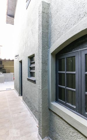 Casa para alugar com 256m², 3 quartos e 6 vagasCorredor Lateral