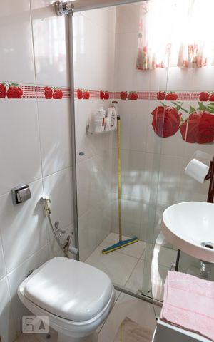 Casa à venda com 300m², 3 quartos e 1 vaga Casa à venda com 300m², 3 quartos e 1 vagaBanheiro da Suíte
