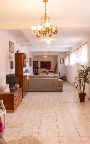 Casa à venda com 300m², 3 quartos e 1 vaga Casa à venda com 300m², 3 quartos e 1 vagaSala 2
