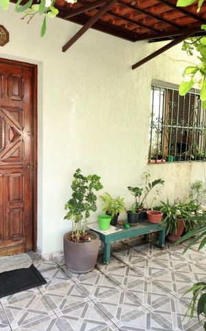 Casa à venda com 270m², 6 quartos e 3 vagasFachada