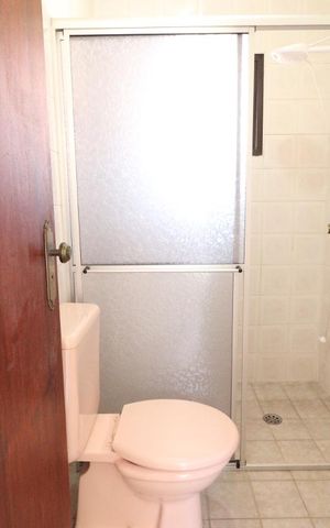 Casa à venda com 270m², 6 quartos e 3 vagasBanheiro 1