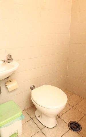 Casa à venda com 270m², 6 quartos e 3 vagasBanheiro de Serviço