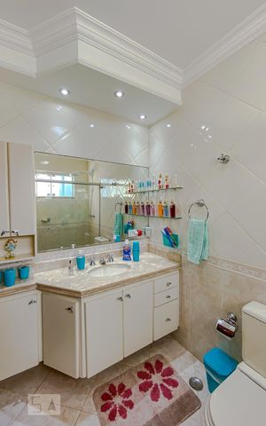 Casa à venda com 610m², 3 quartos e 5 vagasBanheiro da Suite 2