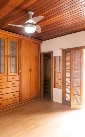 Casa à venda com 360m², 4 quartos e 1 vagaSuíte