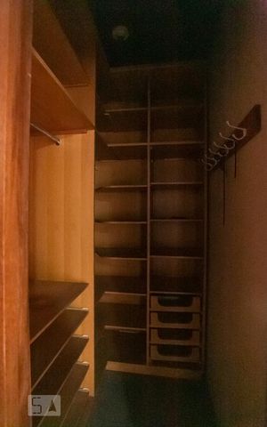 Casa à venda com 360m², 4 quartos e 1 vagaCloset