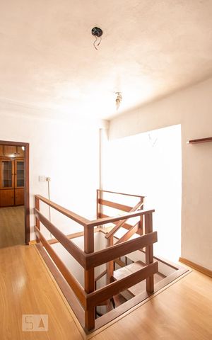 Casa à venda com 360m², 4 quartos e 1 vagaEscada