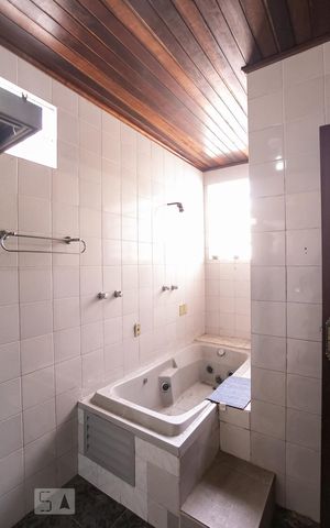 Casa à venda com 360m², 4 quartos e 1 vagaBanheiro da Suíte