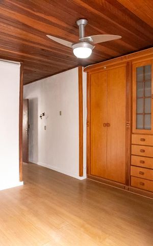 Casa à venda com 360m², 4 quartos e 1 vagaSuíte