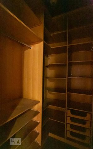 Casa à venda com 360m², 4 quartos e 1 vagaCloset