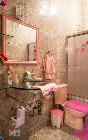 Casa à venda com 340m², 3 quartos e 2 vagasBanheiro da Suíte 2