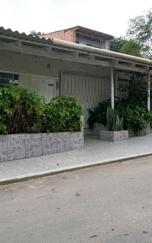 Casa à venda com 340m², 3 quartos e 2 vagasFachada
