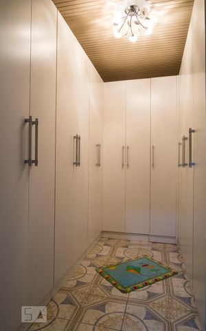 Casa à venda com 340m², 3 quartos e 2 vagasCloset da suíte 3
