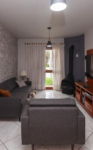 Casa de condomínio à venda com 183m², 3 quartos e 2 vagas Casa de condomínio à venda com 183m², 3 quartos e 2 vagasSala