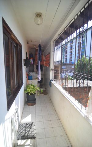 Casa à venda com 100m², 3 quartos e 2 vagasÁrea de serviço