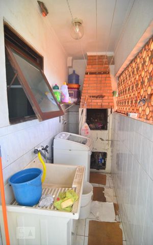 Casa à venda com 100m², 3 quartos e 2 vagasÁrea de serviço