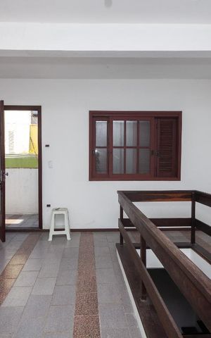 Casa à venda com 440m², 4 quartos e 2 vagas Casa à venda com 440m², 4 quartos e 2 vagasSala