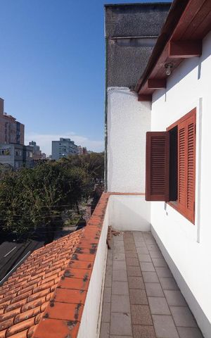 Casa à venda com 440m², 4 quartos e 2 vagas Casa à venda com 440m², 4 quartos e 2 vagasVista