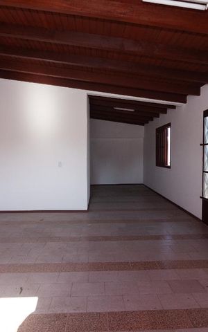 Casa à venda com 440m², 4 quartos e 2 vagas Casa à venda com 440m², 4 quartos e 2 vagasSala