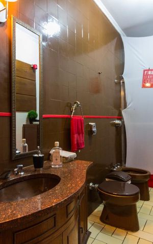 Casa à venda com 270m², 3 quartos e 4 vagasBanheiro 1