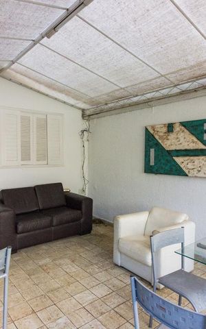 Casa à venda com 270m², 3 quartos e 4 vagasFundos