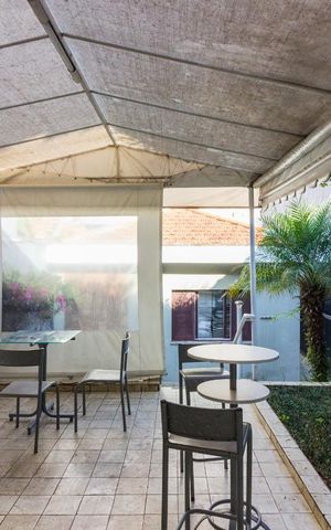 Casa à venda com 270m², 3 quartos e 4 vagasFundos