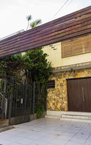 Casa à venda com 270m², 3 quartos e 4 vagasFachada