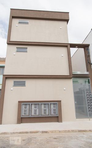 Casa de condomínio à venda com 148m², 3 quartos e 3 vagas Casa de condomínio à venda com 148m², 3 quartos e 3 vagasFachada