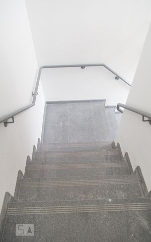 Casa de condomínio à venda com 148m², 3 quartos e 3 vagas Casa de condomínio à venda com 148m², 3 quartos e 3 vagasEscada