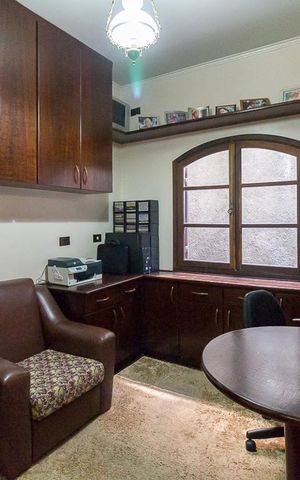 Casa à venda com 431m², 4 quartos e 5 vagasEscritório