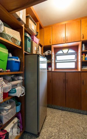 Casa à venda com 431m², 4 quartos e 5 vagasDespensa