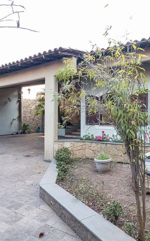 Casa à venda com 431m², 4 quartos e 5 vagasFachada da casa