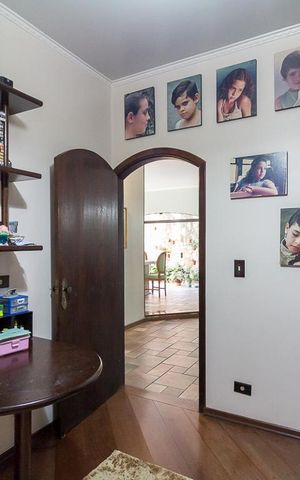 Casa à venda com 431m², 4 quartos e 5 vagasEscritório