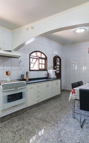 Casa à venda com 431m², 4 quartos e 5 vagasCozinha
