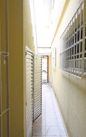 Casa à venda com 101m², 2 quartos e 2 vagasCorredor quintal