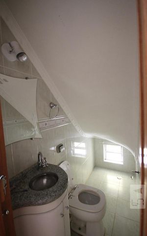 Casa à venda com 101m², 2 quartos e 2 vagasLavabo