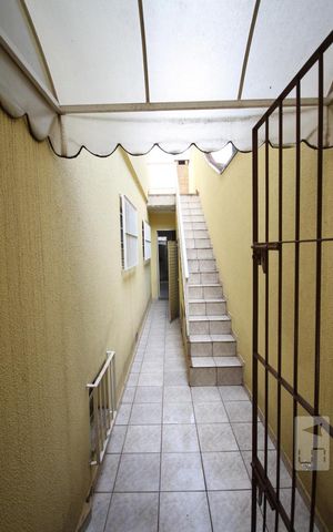 Casa à venda com 101m², 2 quartos e 2 vagasCorredor quintal
