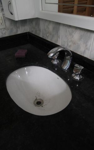 Casa à venda com 101m², 2 quartos e 2 vagasBanheiro