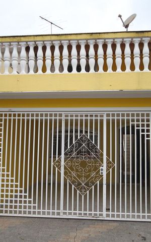 Casa à venda com 101m², 2 quartos e 2 vagasFachada