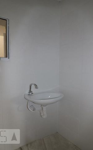 Casa de condomínio para alugar com 42m², 1 quarto e sem vagaBanheiro