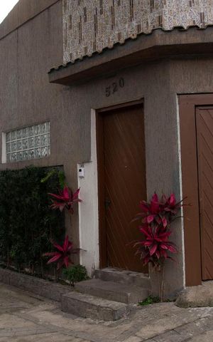 Casa à venda com 216m², 3 quartos e 3 vagas Casa à venda com 216m², 3 quartos e 3 vagasEntrada