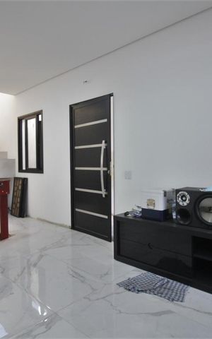 Casa à venda com 138m², 3 quartos e 2 vagasSala
