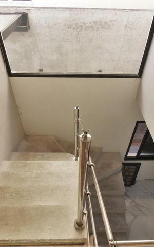 Casa à venda com 138m², 3 quartos e 2 vagasEscadas