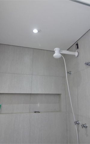 Casa à venda com 138m², 3 quartos e 2 vagasChuveiro