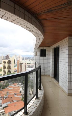Apartamento à venda com 283m², 4 quartos e 5 vagasVaranda