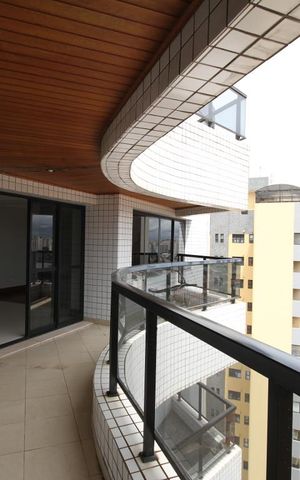 Apartamento à venda com 283m², 4 quartos e 5 vagasVaranda