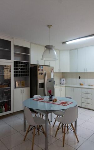 Casa à venda com 447m², 3 quartos e 4 vagas Casa à venda com 447m², 3 quartos e 4 vagasCozinha