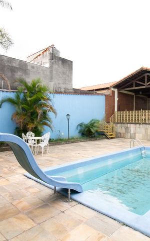 Casa à venda com 447m², 3 quartos e 4 vagas Casa à venda com 447m², 3 quartos e 4 vagasPiscina