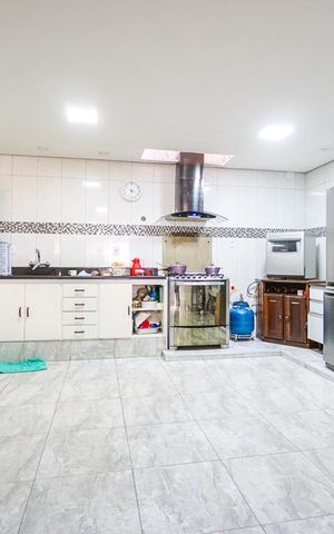 Casa à venda com 300m², 3 quartos e 2 vagas Casa à venda com 300m², 3 quartos e 2 vagasCozinha