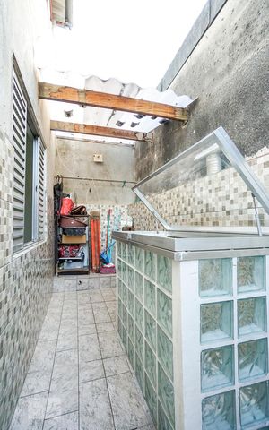 Casa à venda com 300m², 3 quartos e 2 vagas Casa à venda com 300m², 3 quartos e 2 vagasÁrea de serviço